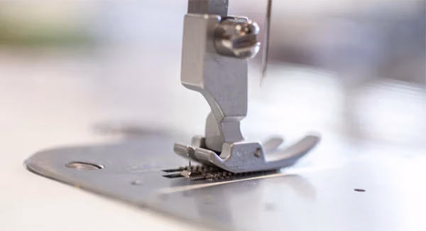 Custom seams made easy BERNINA #71 Lap-Seam Foot shop buy now